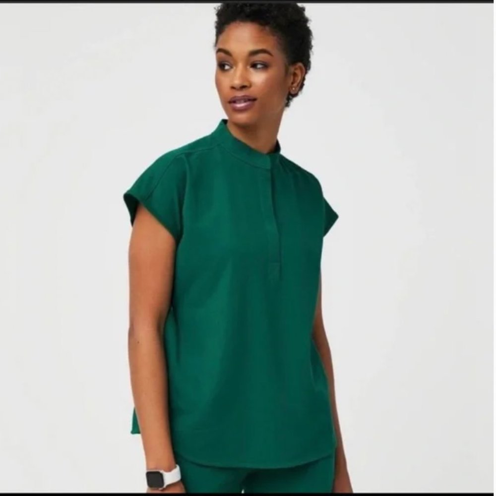 Figs Limited Edition Hunter Green Rafaela Scrub Top Size M